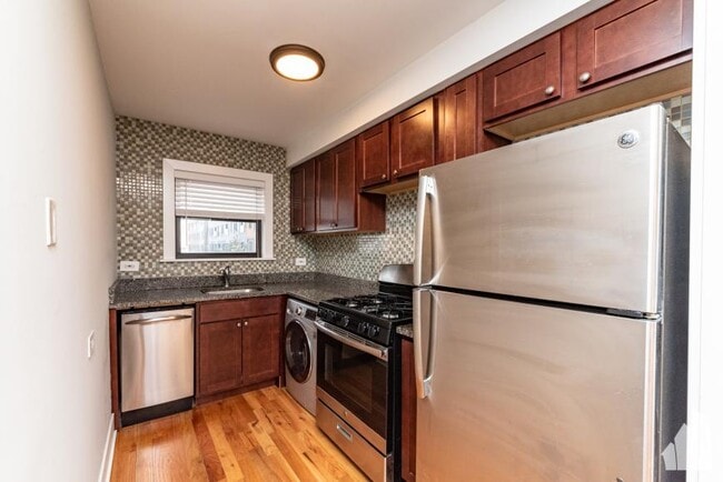 Building Photo - 2 bedroom in Highland Park IL 60035