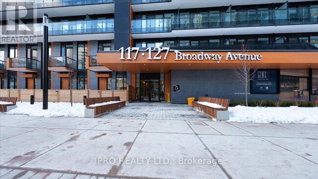 Photo du bâtiment - 117-2117 Broadway Ave