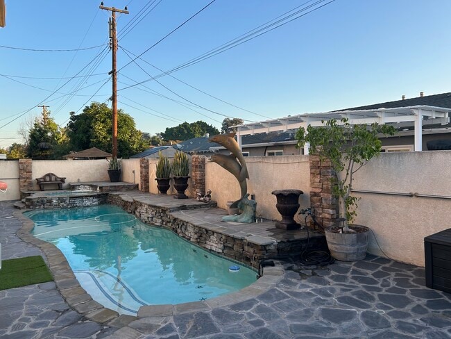 Building Photo - 7704 Lotus Cir