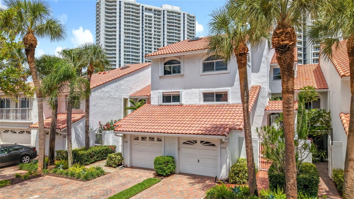 Foto principal - 3769 NE 209th Terrace