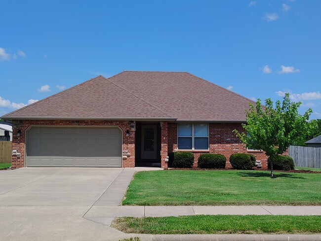 Building Photo - 211 Pheasant