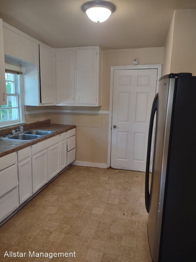 Building Photo - 3 br, 1 bath House - 4620 Cedarhurst Ave