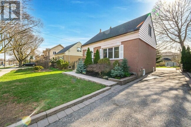 Building Photo - 154 Martin Grove Rd
