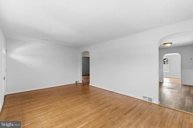 Building Photo - 1206 Sylvan Dr