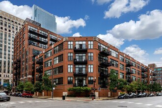 Building Photo - 333 W Hubbard St
