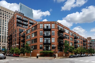 Building Photo - 333 W Hubbard St