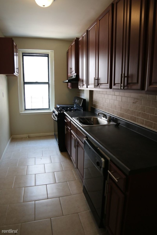 Building Photo - 20 Saint Pauls Ct