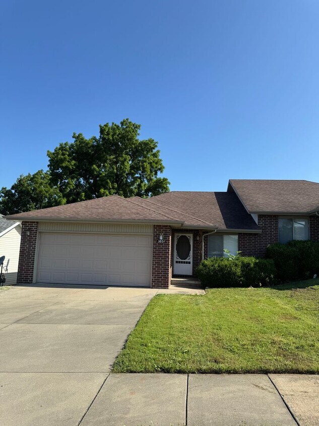 Foto principal - 3805-3807 W Montclair