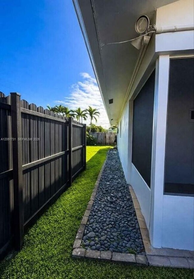 Building Photo - 5340 NE 17TH TER # 1-2 FORT LAUDERDALE, FL 33334