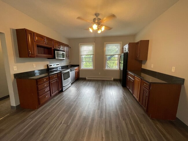 Building Photo - 130 S Bryant Ave