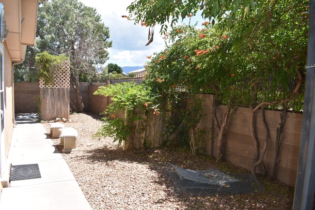 Building Photo - 8600 Simi Ln NE