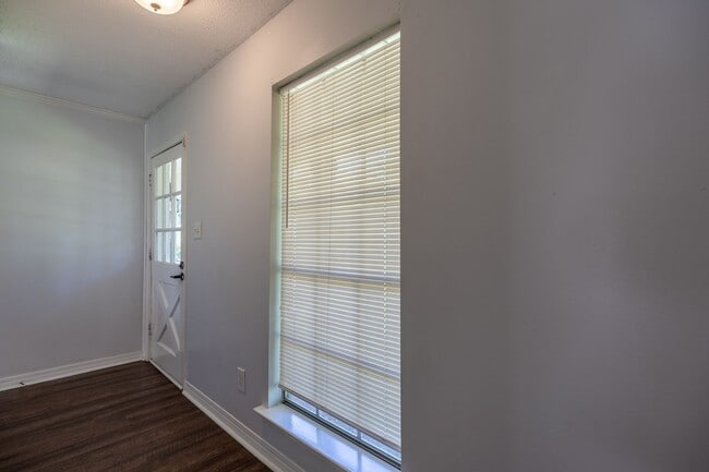 Building Photo - 3 Bedroom, 2 bathroom in Fairhope Availabl...