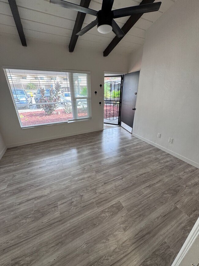 Foto del edificio - Nostalgic Studio steps away from the boardwalk and beach.