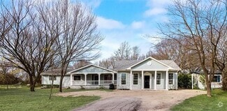 Building Photo - 875 Country Club Rd