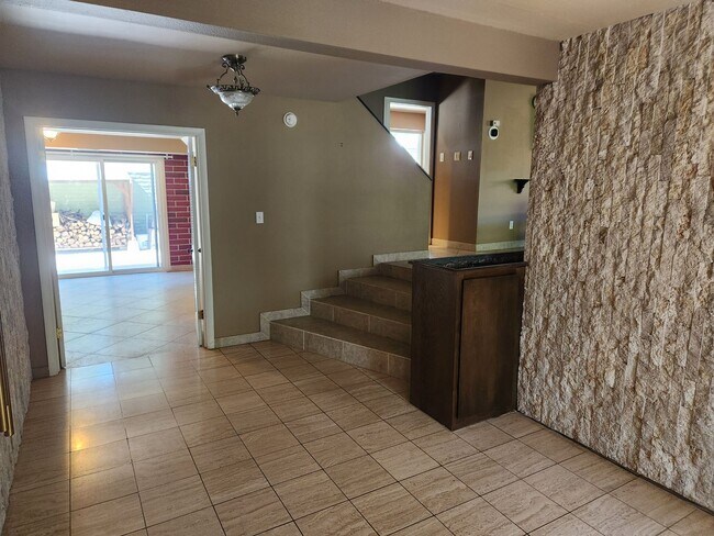 Building Photo - Awesome home in Paradise hills_Backing Buf...