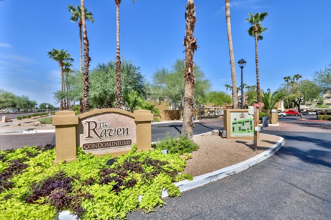 Building Photo - Charming 2 Bed, 2 Bath Phoenix Condo - Per...