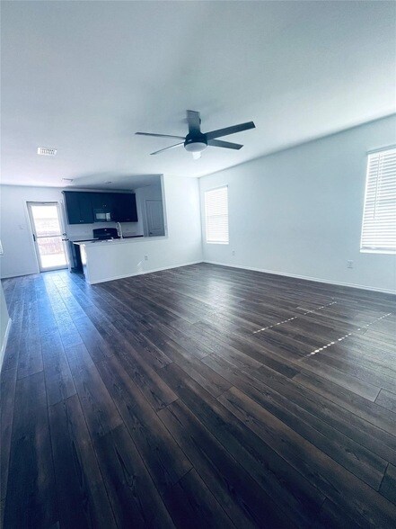 Building Photo - 400 Red Rock Trl