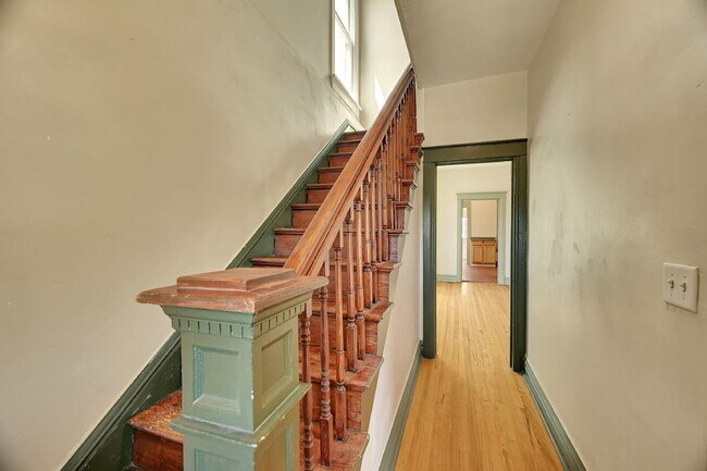 Foto del edificio - $2,395 - 2 Bed, 2 Bath Townhome in Great D...