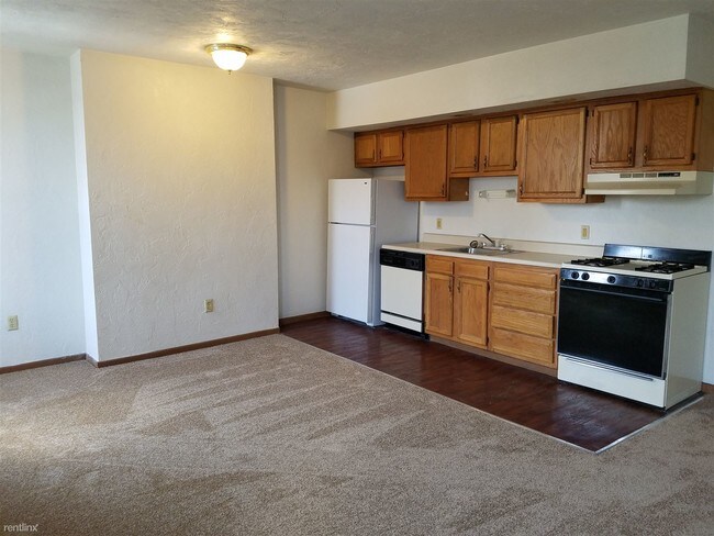 Building Photo - 326 Meyran Ave