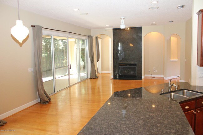 Foto del edificio - 349 N Sea Lake Ln