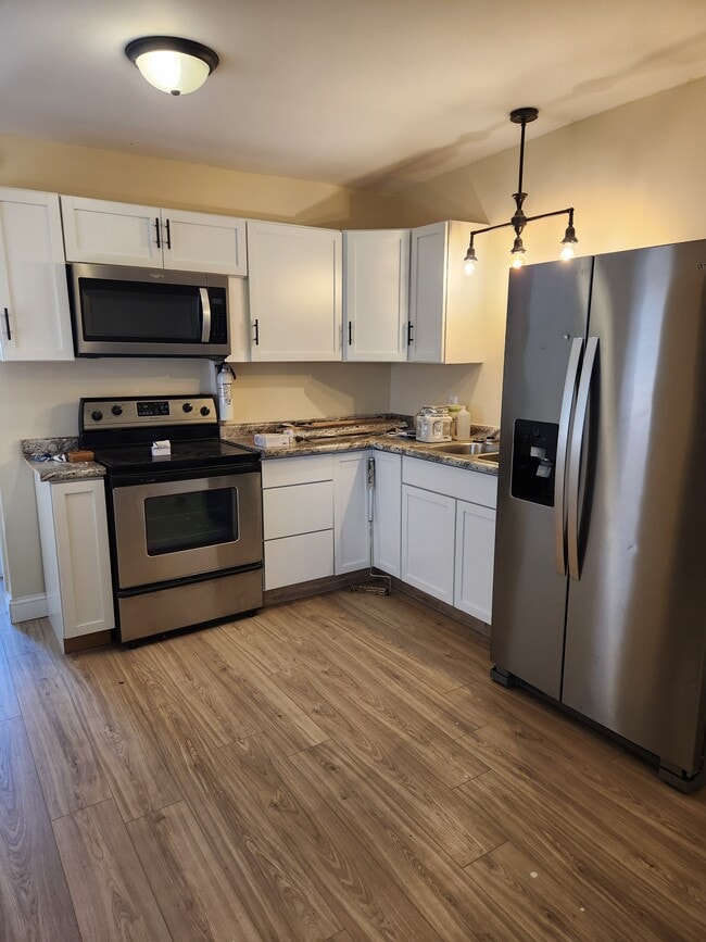 Building Photo - 1424 Avenue A