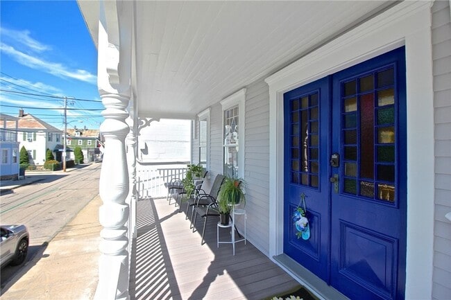 Building Photo - 700 Thames St