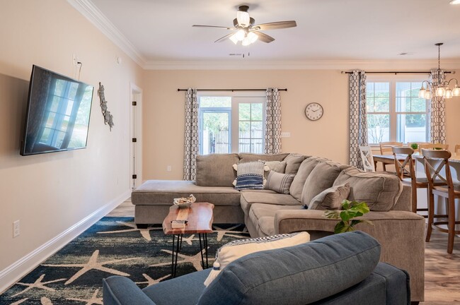 Foto del edificio - FURNISHED OFF-SEASON MONTHLY RENTAL-STARTI...