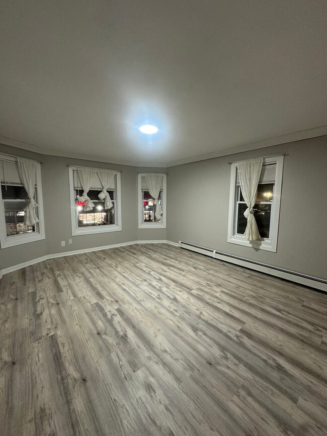 South Broadway St - South Broadway St Apartment