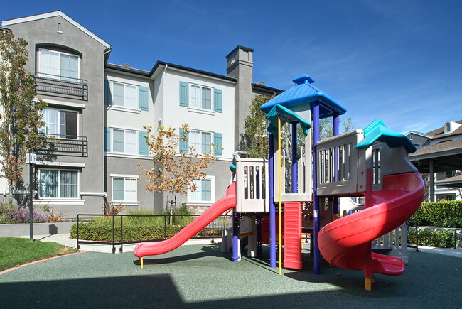 Building Photo - Canyon Oaks at Windemere