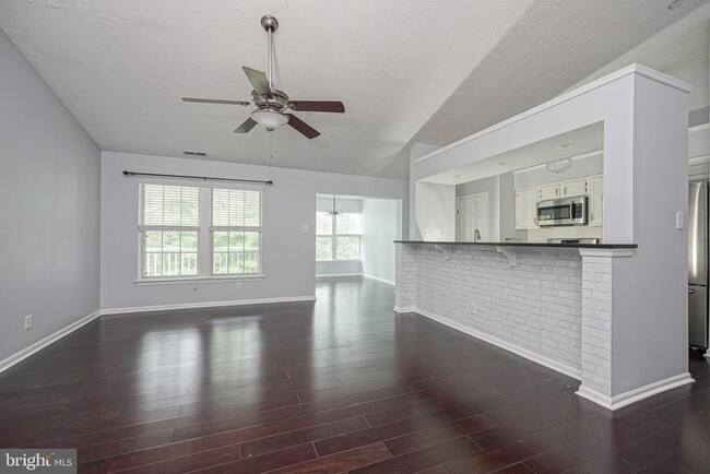 Building Photo - 84 Eldon Way