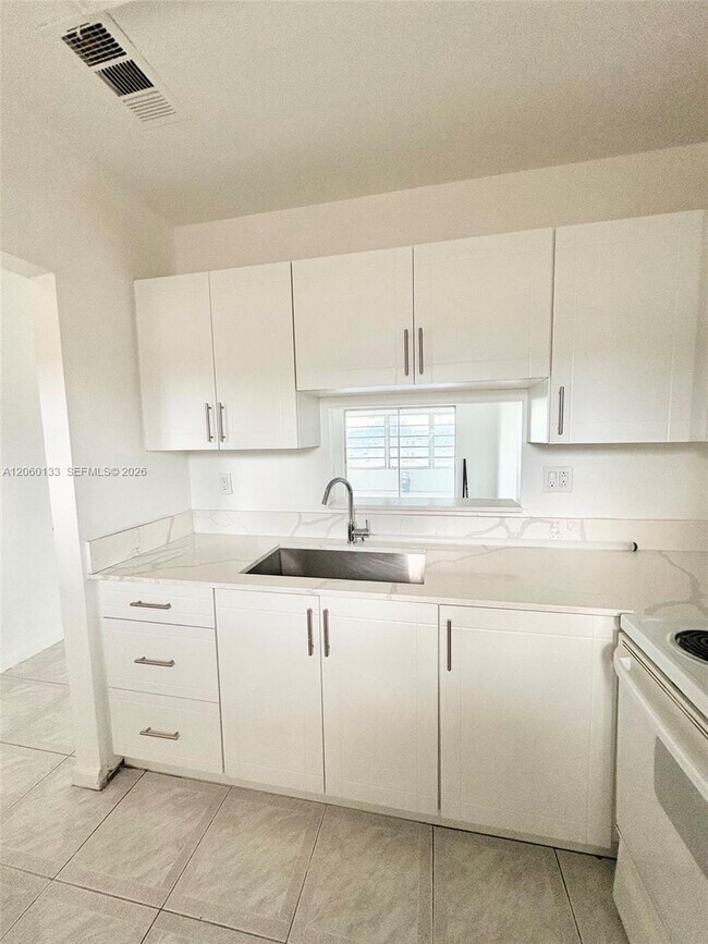 Foto del edificio - 5011 W Oakland Park Blvd