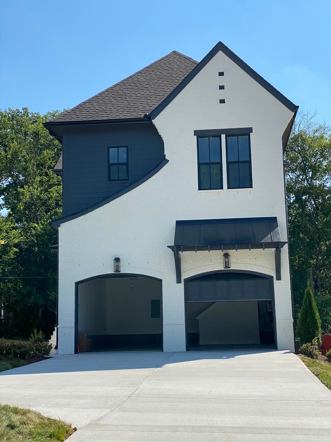 Building Photo - 1945b Kimbark Dr