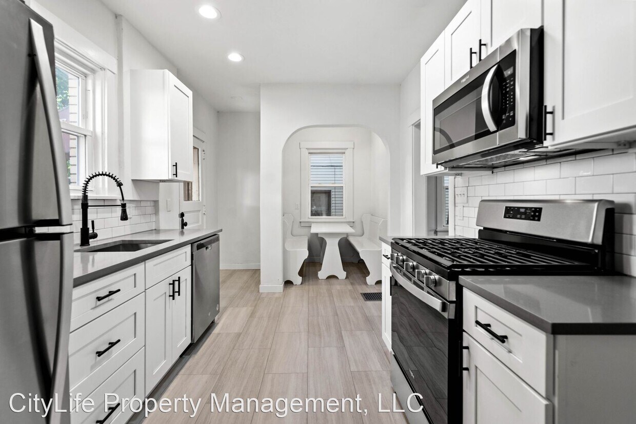 Primary Photo - 4 br, 1 bath House - 3333 Portola Ave