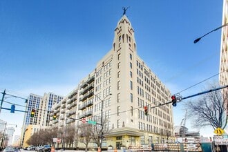 Building Photo - 758 N Larrabee St