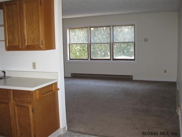 Building Photo - 18 Allen Dr