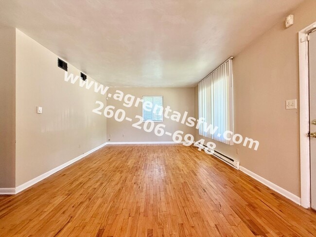 Building Photo - 3 bedroom House