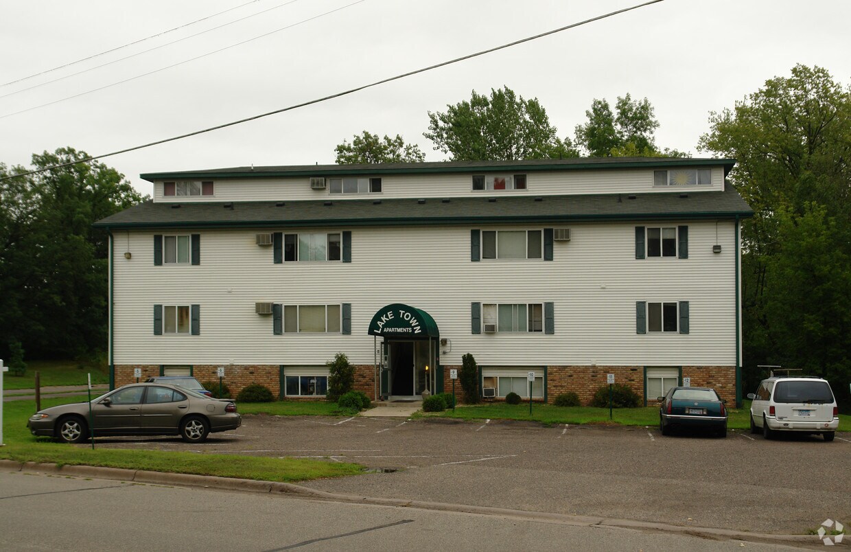 Building Photo - Lake Town Apartments