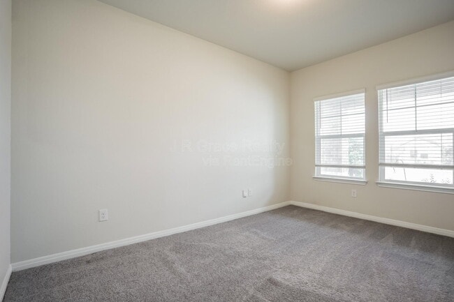 Building Photo - 13921 Heartland Dr
