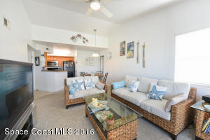 Building Photo - Fully furnished for short or long term ren...