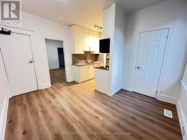 Building Photo - 82 Curzon St