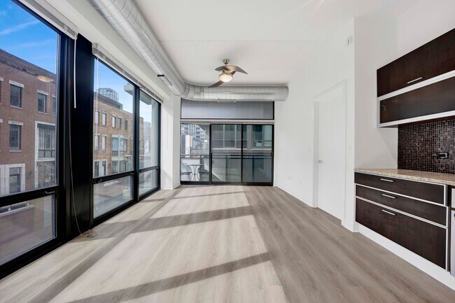 Building Photo - 660 W Wayman St