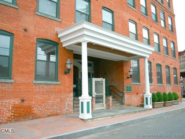 Building Photo - 145 Canal St E