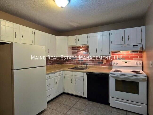 Foto del edificio - 10 Tall Pines Dr