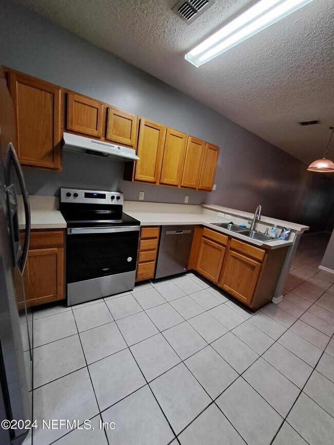 Building Photo - 492 Sherwood Oaks Dr