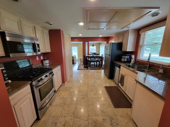 Foto del edificio - 2557 E Lynwood