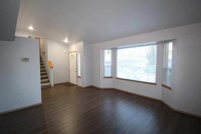 Building Photo - 6222 83rd Pl NE