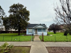 Building Photo - 152 N Shasta St