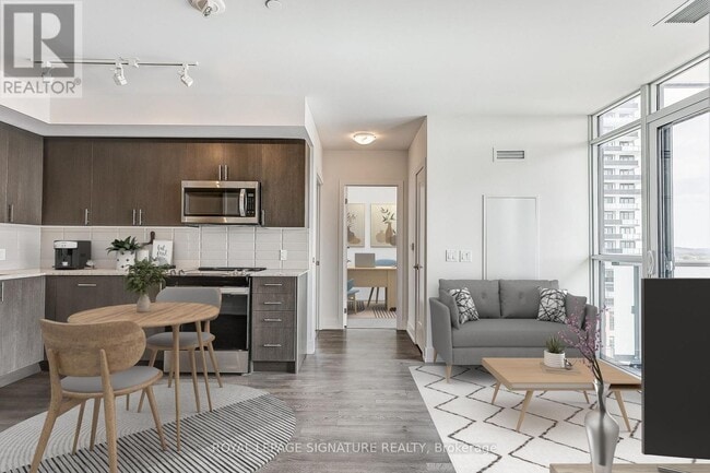 Photo du bâtiment - 2550 Simcoe St N