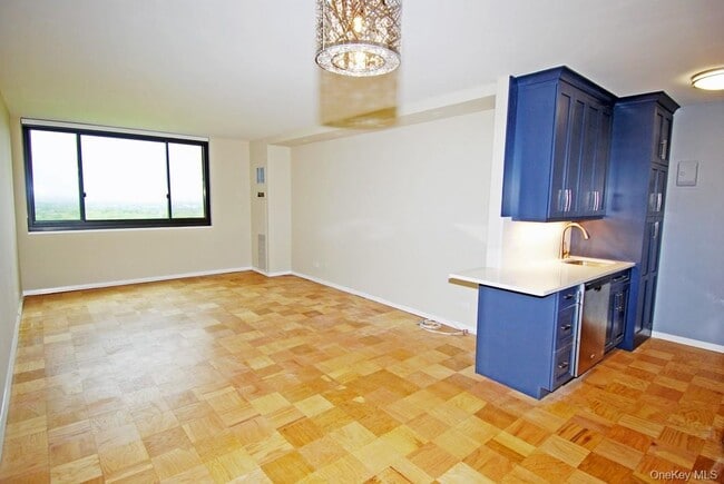 Building Photo - 269-10 Grand Central Pkwy