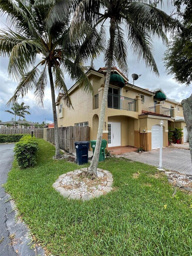 6831 SW 158th Ct, Miami, FL 33193 Townhome Rentals in Miami FL